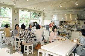 Tokyo's Ikejiri Ohashi area: Popular for shops, small offices