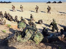 Japanese troops join U.S.-Australia military drill for 1st time