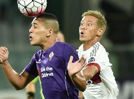 Honda vies with Fiorentina player in Serie A opener