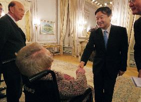 Crown Prince Naruhito meets with supporter for Asian artists