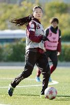 Retiring Sawa attends training session