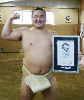 Yokozuna Hakuho certified by Guinness