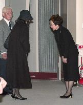 (6)Bodies of diplomats return to Japan with relatives