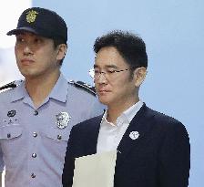 Samsung heir appeals 5-year prison term over bribery