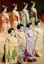 Kyoto geisha joint dance show
