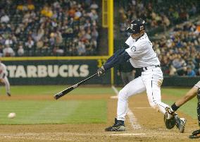 Ichiro goes 4-for-5, improves average