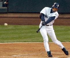 Mariners' Ichiro goes 2-for-4 against Twins