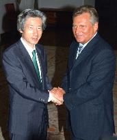 Koizumi meets with Kwasniewski