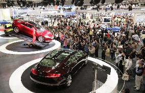 Tokyo Motor Show opens to public