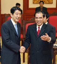 Abe meets with Vietnamese communist party's Manh