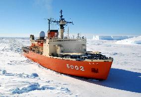 Japan's icebreaker ship plows through the Antarctic