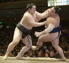 (1)Yokozuna Asashoryu wins New Year's meet with flawless record