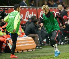 Japanese footballers Nagatomo, Honda warm up for Milan derby