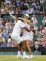 Hingis wins Wimbledon mixed doubles for 2 titles in as many days