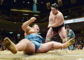 Terunofuji remains undefeated in Autumn Grand Sumo Tournament