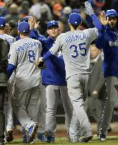 Royals win World Series Game 4, pull within one game of title