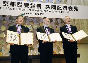 Three men receive Kyoto Prize