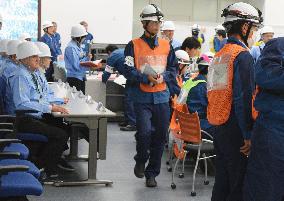 Monitoring panel for TEPCO inspects nuke station in Niigata