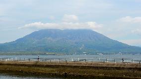 Warning level of Sakurajima falls to 2