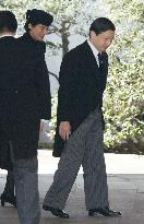 (2)Princess Masako joins in rite for late Princess Takamatsu