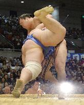 Hakuho beats Aoiyama at spring sumo