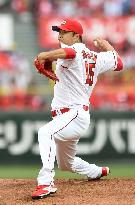 Kuroda throws seven scoreless innings in Carp win
