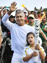 Soccer legend relays Olympic torch