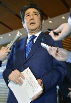 Abe signals support for U.S. missile strike in Syria