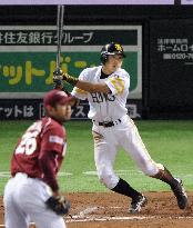 Hawks beat Eagles with Kawasaki's game-ending run