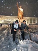 N. Koreans spend usual Sun. but angered by U.S-S. Korea drill