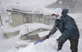 Elderly deaths in record snowfall