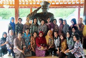 Visitors to Suharto museum in Indonesia