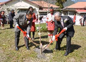 Japan, Taiwan officials plant cherry trees for friendship