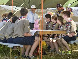 Japanese crown prince visits British camp at scout jamboree