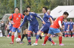 Japanese, S. Korean lawmakers play friendly soccer game in Yokohama