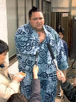 Akebono to sit out spring sumo tournament