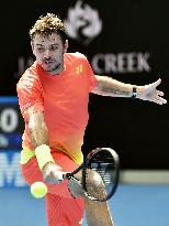 Wawrinka advances to Australian Open 4th round