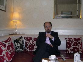 Bill Emmott welcome DPJ victory, upbeat about future