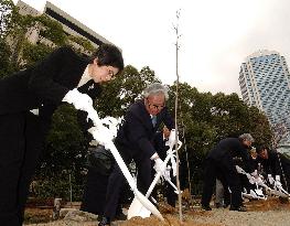 Trees planted in memory of Chinese killed in Kobe quake