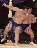 Ozeki Kaio suffers 3rd loss at Nagoya sumo
