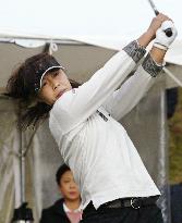 Yoneyama takes 1-shot lead at Elleair Ladies Open
