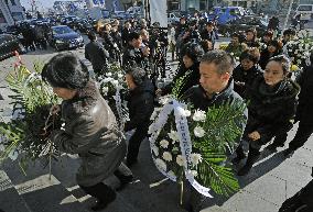 Mourners at N. Korean diplomatic facility in Dandong