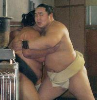 Sumo: Injured Asashoryu resumes practice at stable