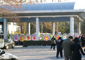 (1)Hundreds attend funeral for purged Chinese leader Zhao