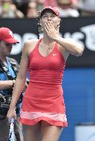 Sharapova advances to quarterfinals at Australian Open tennis