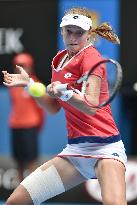 Russia's Makarova advances to semifinals at Australian Open