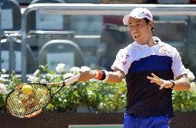 Japan's Nishikori wins 2nd-round match at Italian Open tennis