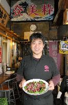 Owner of whale meat restaurant in Tsukiji Outer Market shows off dish