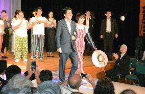 Prime Minister Abe appears in fashion show