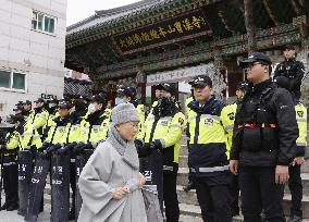 Seoul Buddhist temple under police siege for hiding labor activist